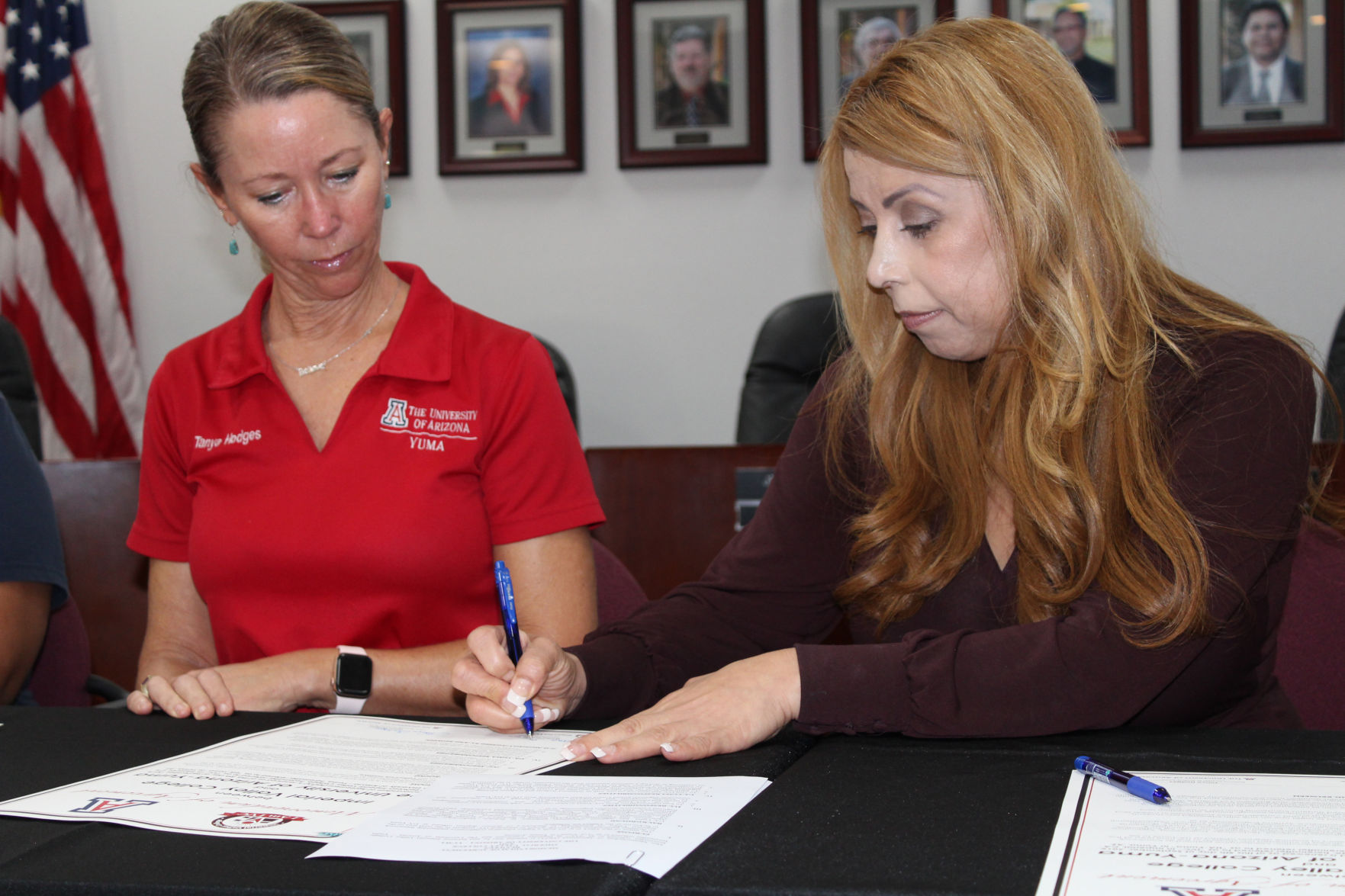 IVC U of A memorandum signing